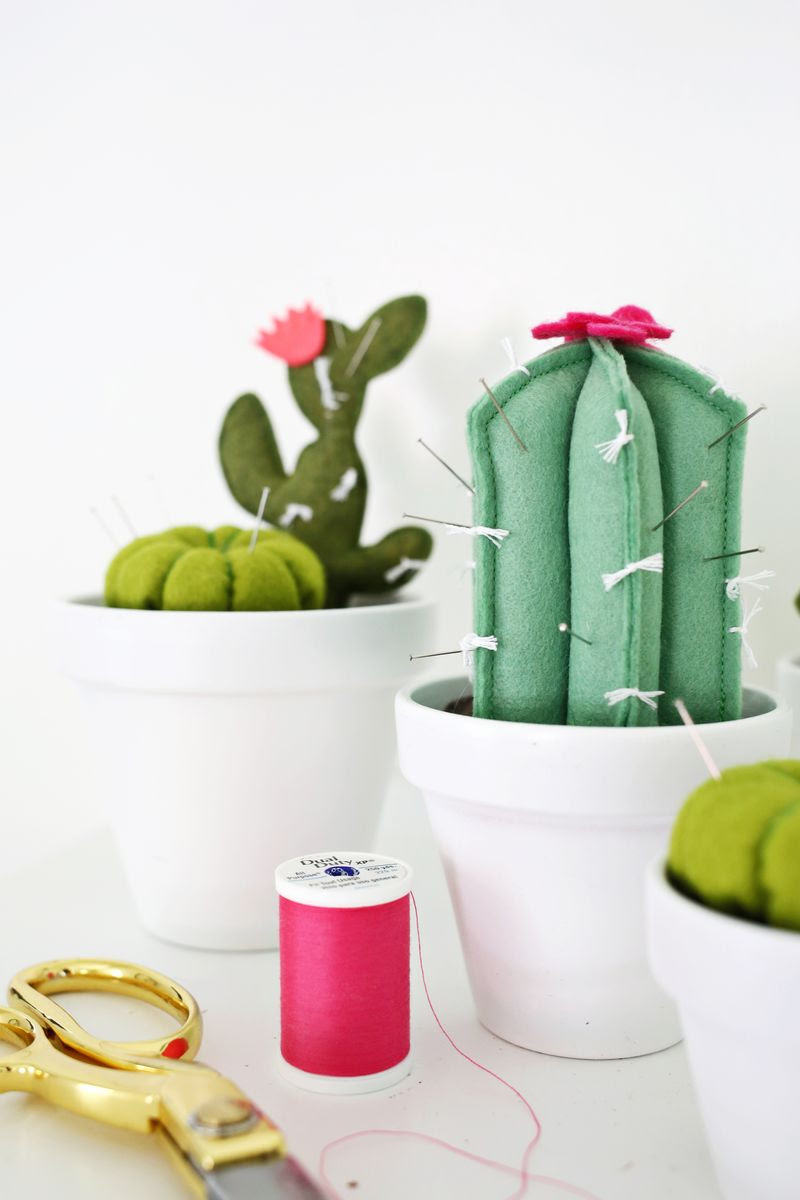 Adorable! cactus pincushion DIY (click through for tutorial)                    